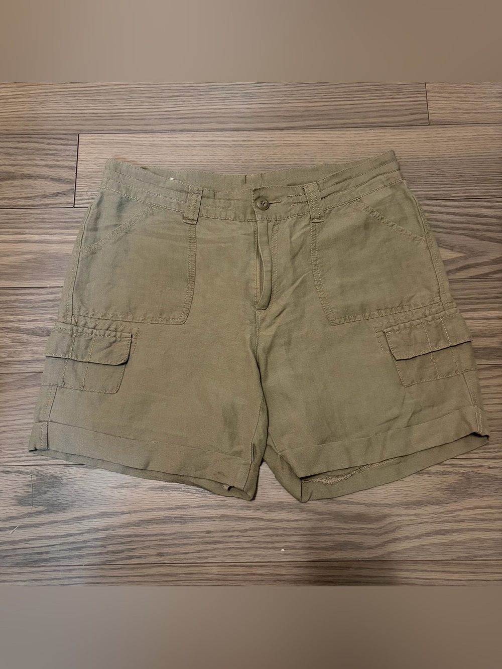 Uniqlo Women’s Olive Green Cargo Shorts